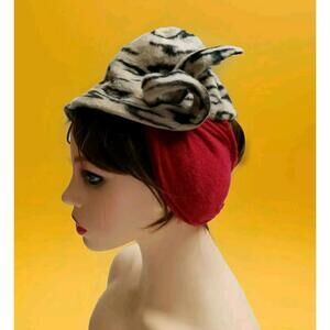 Yvonne Armand ~Sculptural felt cocktail hat Made In France VTG 40'S (B4)